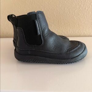 Vivobarefoot Gobi Chelsea leather boots